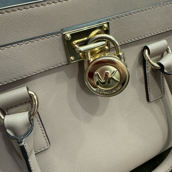 Michael Kors mauve/ dusty rose Hamilton purse - Picture 2 of 3